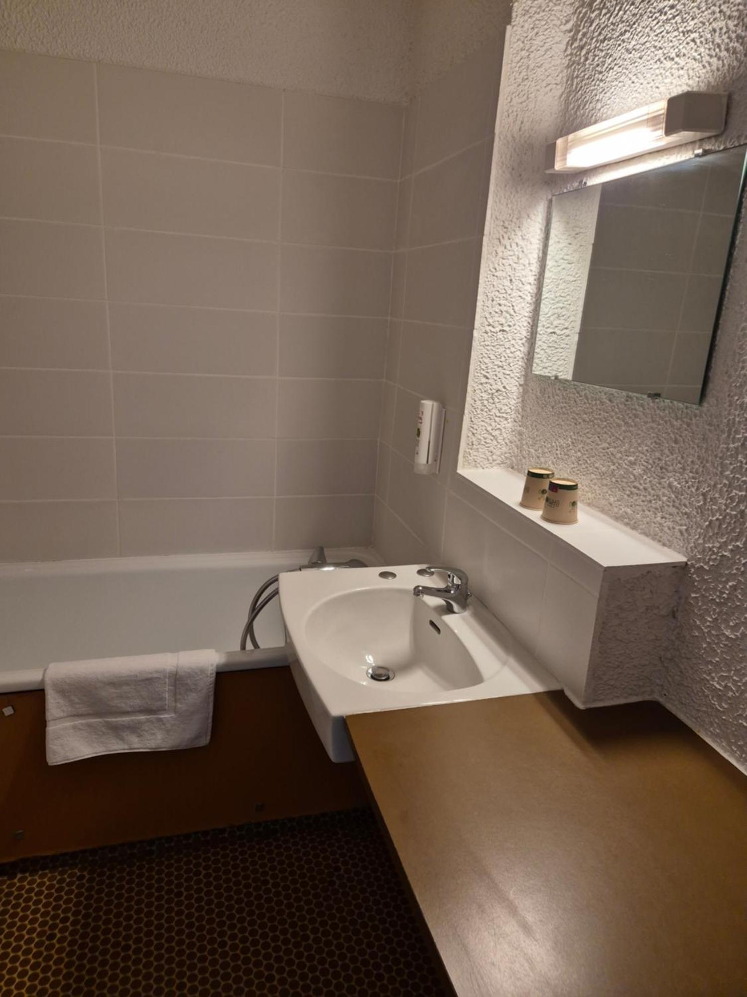 Hotel Le ชาลองส์ ภายนอก รูปภาพ