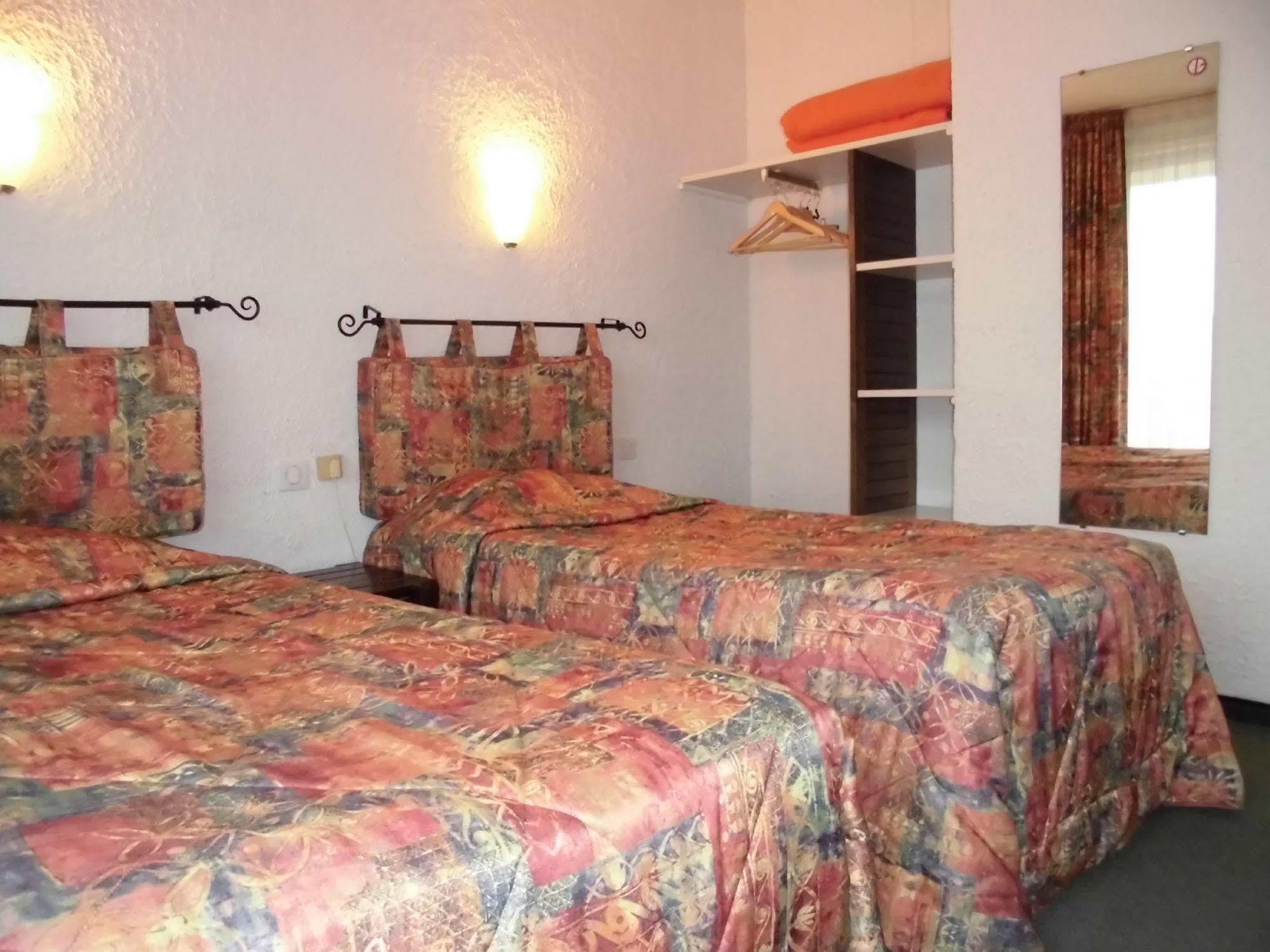 Hotel Le ชาลองส์ ภายนอก รูปภาพ